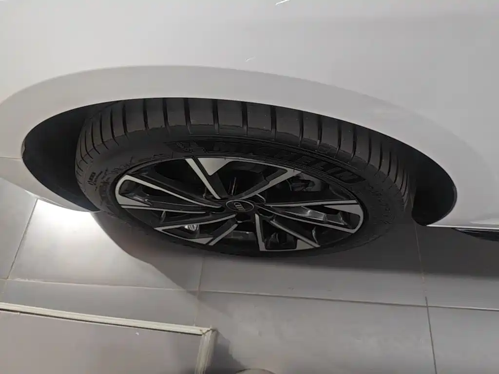 Audi A4L — миниатюра 23