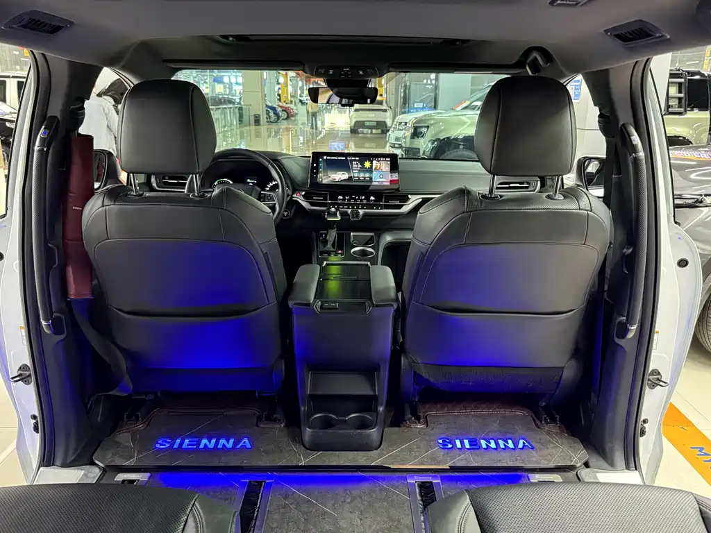 Toyota Sienna - фото 19