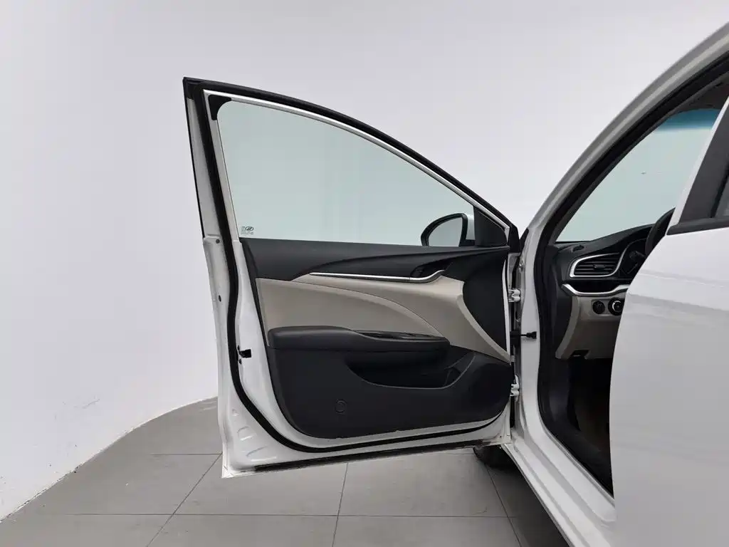 Buick Excelle — миниатюра 8