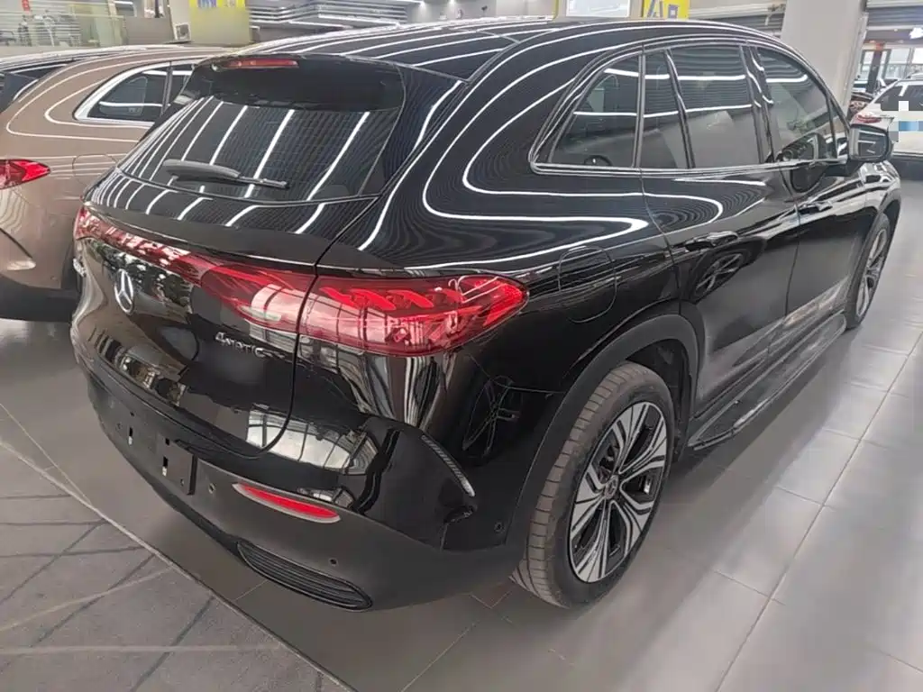 Mercedes-Benz EQE SUV — миниатюра 7