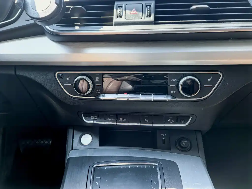 Audi Q5L — миниатюра 10