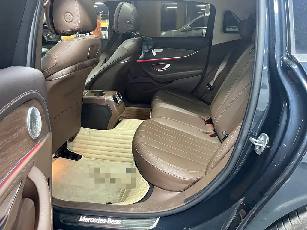 Mercedes-Benz E-Class — миниатюра 6