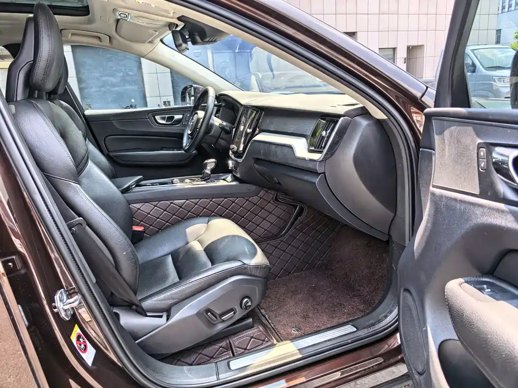 Volvo XC60 — миниатюра 10