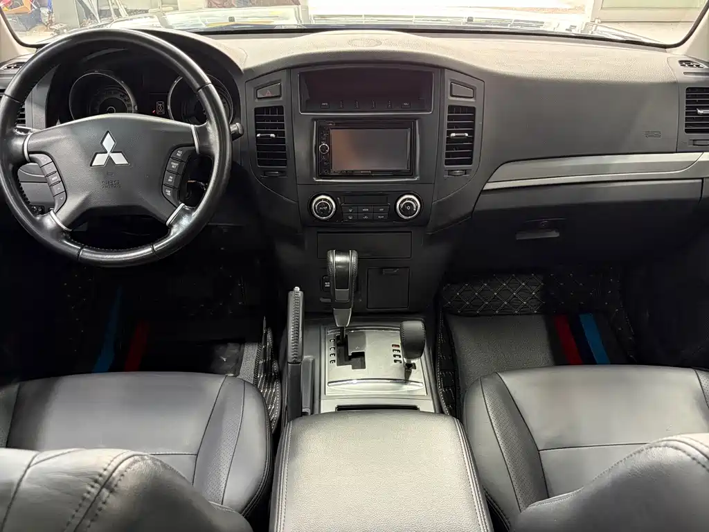 Mitsubishi Pajero (Import) — миниатюра 13
