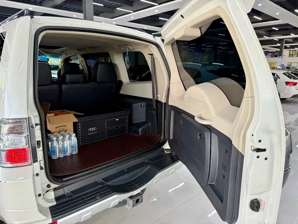 Mitsubishi Pajero (Import) — миниатюра 10