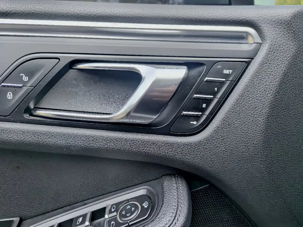 Porsche Macan — миниатюра 7