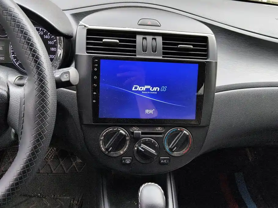 Nissan Tiida — миниатюра 13
