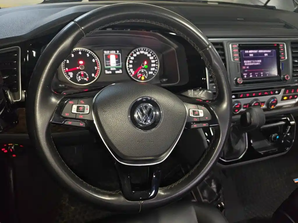 Volkswagen Multivan — миниатюра 3