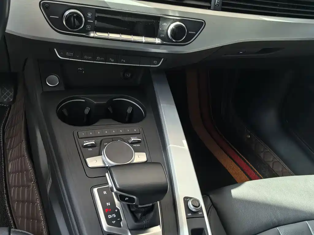 Audi A4L — миниатюра 11