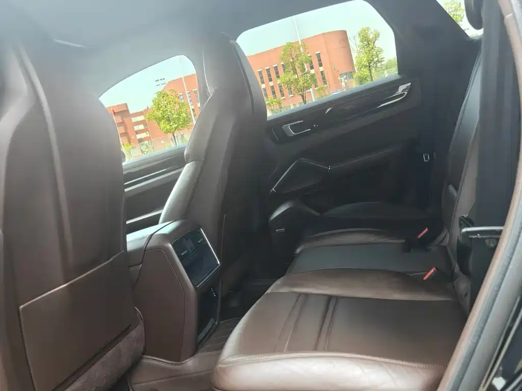 Porsche Cayenne Hybrid — миниатюра 8