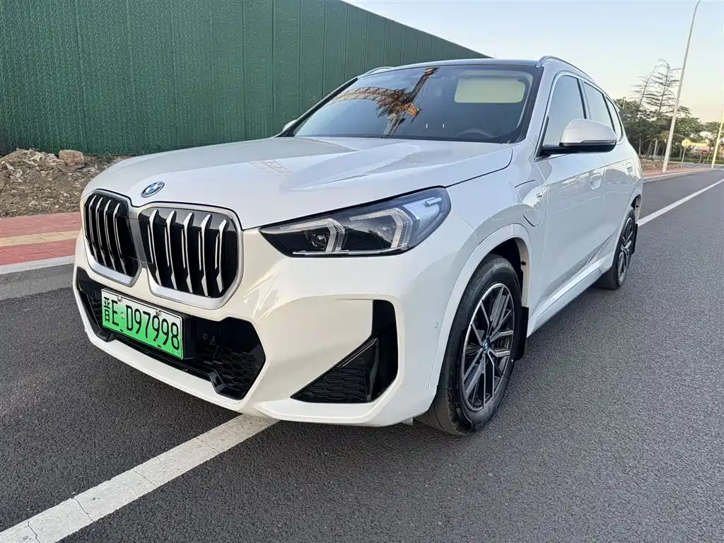 BMW iX1 2025