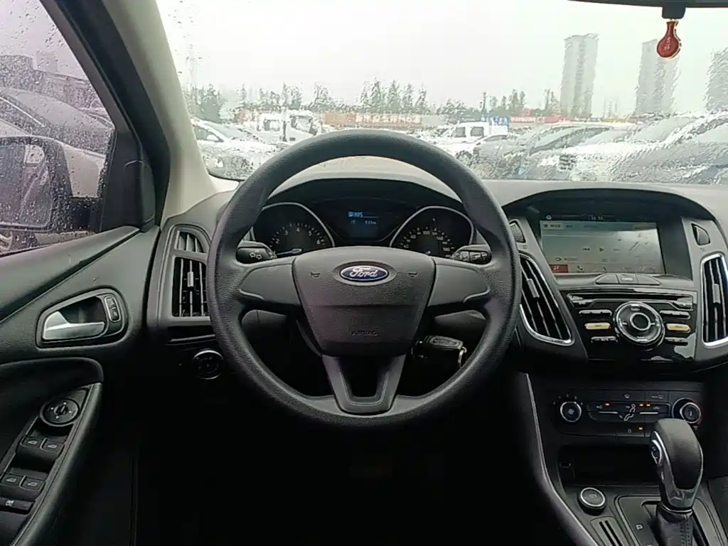 Ford Focus — миниатюра 11