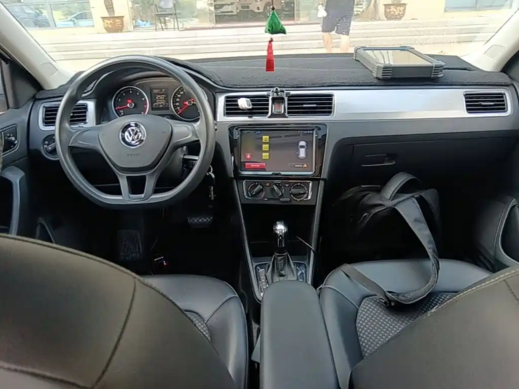 Volkswagen Santana — миниатюра 10