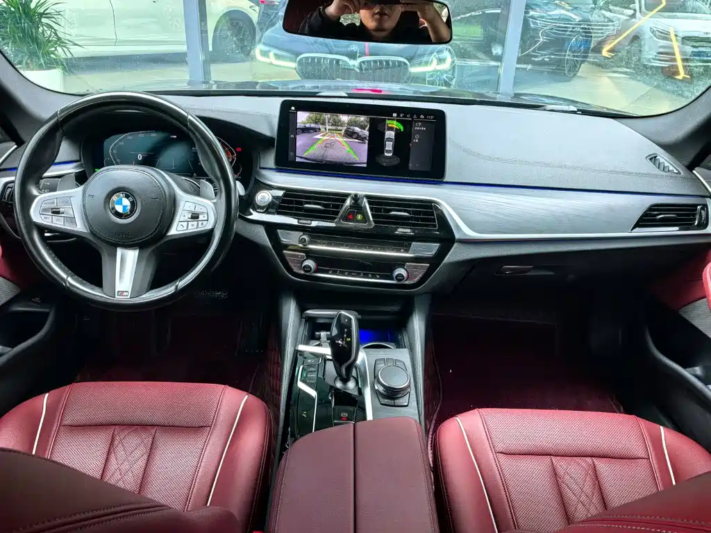 BMW 5 Series — миниатюра 13