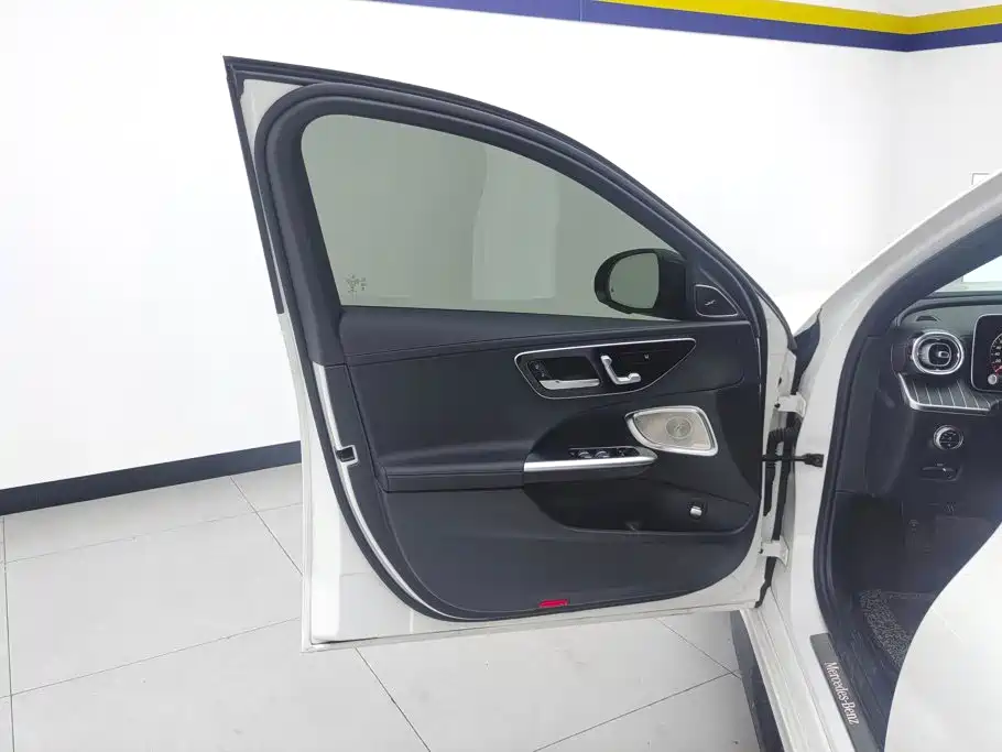 Mercedes-Benz C-Class — миниатюра 7