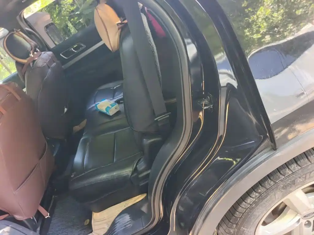 Ford Explorer (Import) — миниатюра 15
