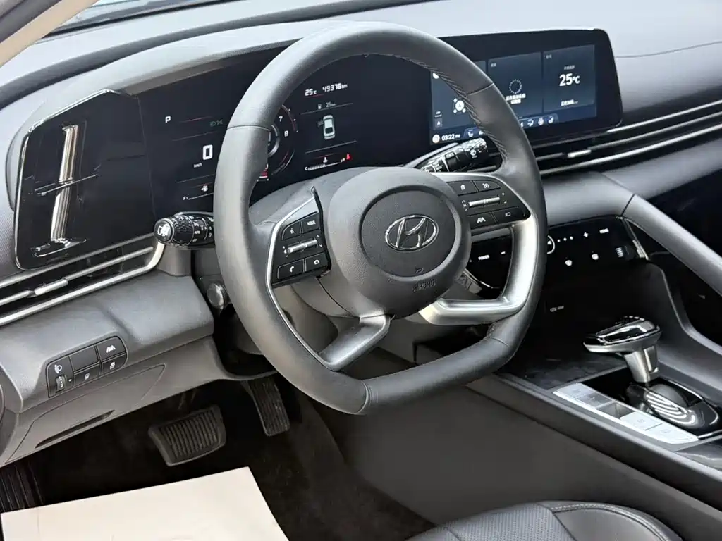 Hyundai Elantra — миниатюра 7