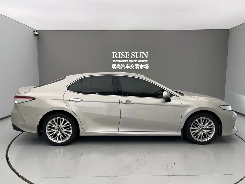 Toyota Camry — миниатюра 8