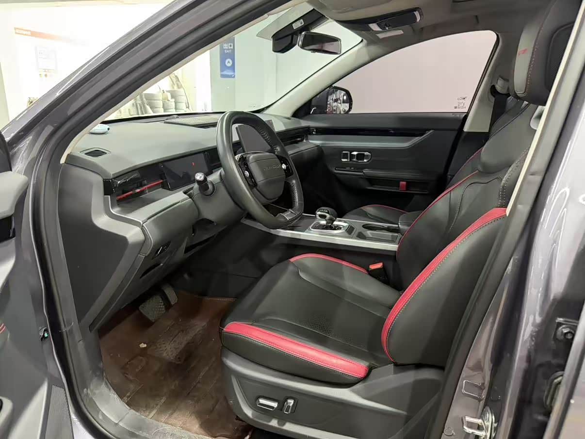 Jetour Jetour Dasheng 1.5 л 2024 г. Серебристо-серый, пробег 16000 км