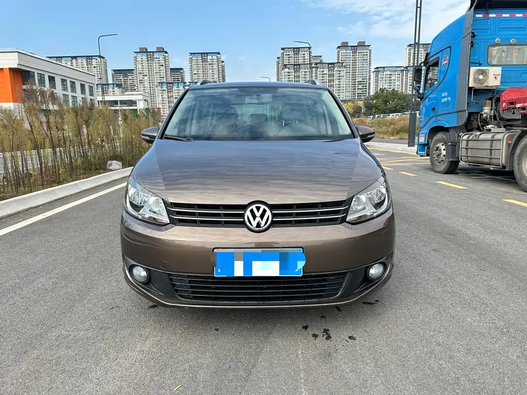 Volkswagen Touran — миниатюра 2