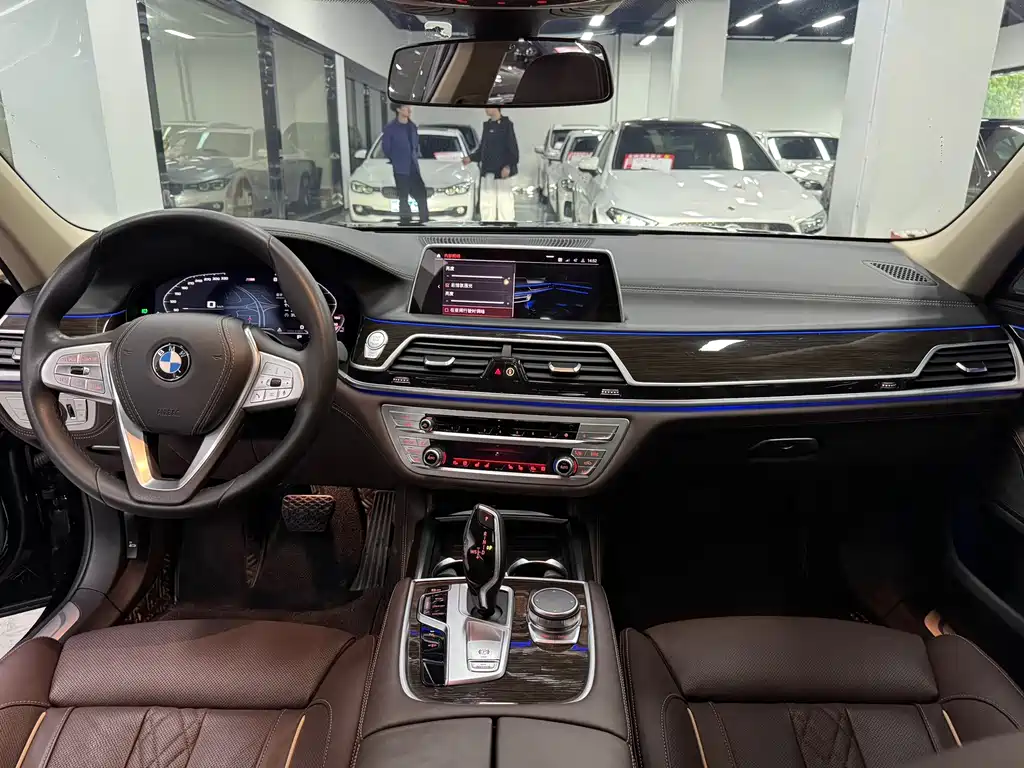 BMW 7 Series — миниатюра 7