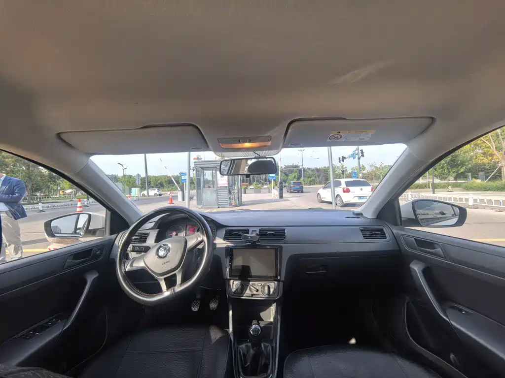 Volkswagen Santana — миниатюра 4
