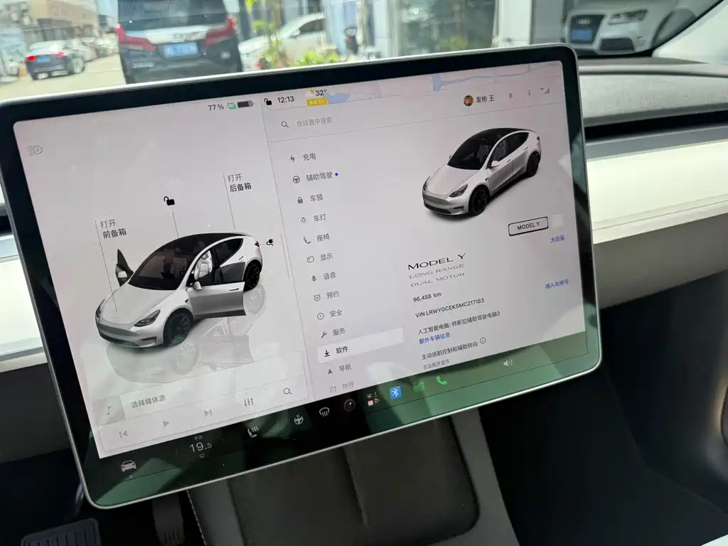 Tesla Model Y — миниатюра 5