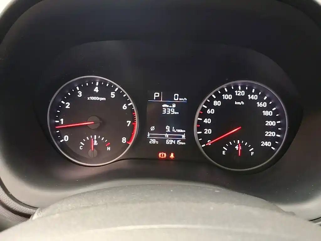 Hyundai Elantra — миниатюра 12