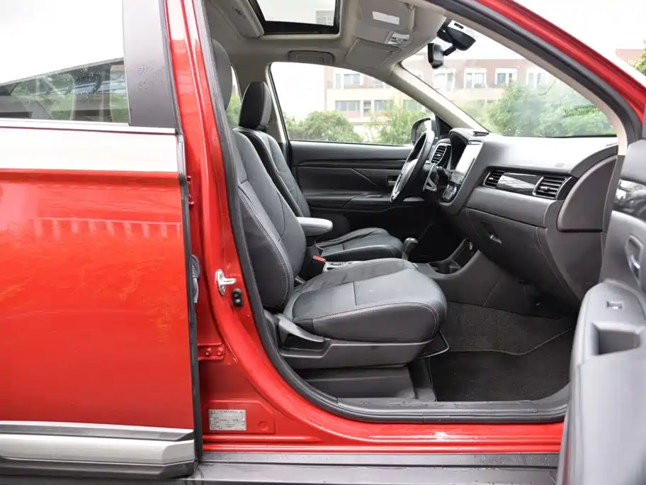 Mitsubishi Outlander — миниатюра 15