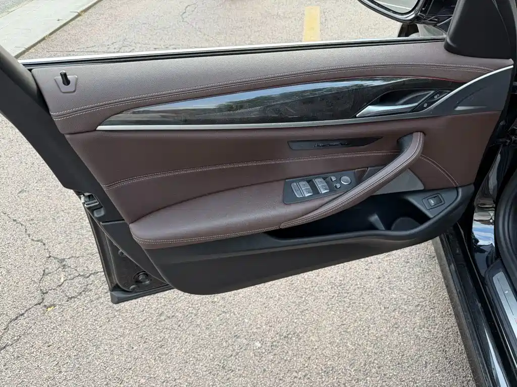 BMW 5 Series — миниатюра 6