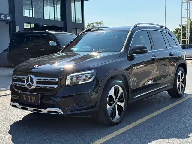 MERCEDES BENZ GLB