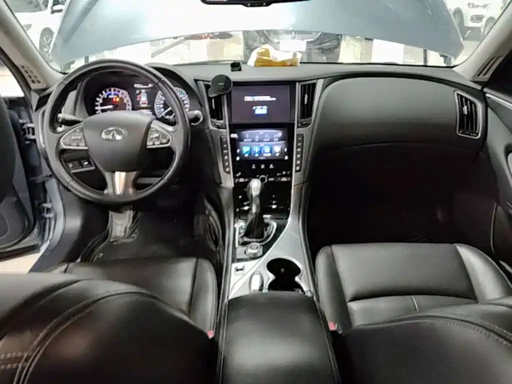 Infiniti Q50L 2016 2.0T Enjoy