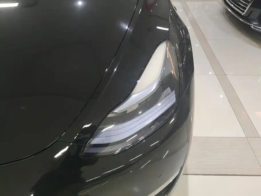 Tesla Model Y — миниатюра 5