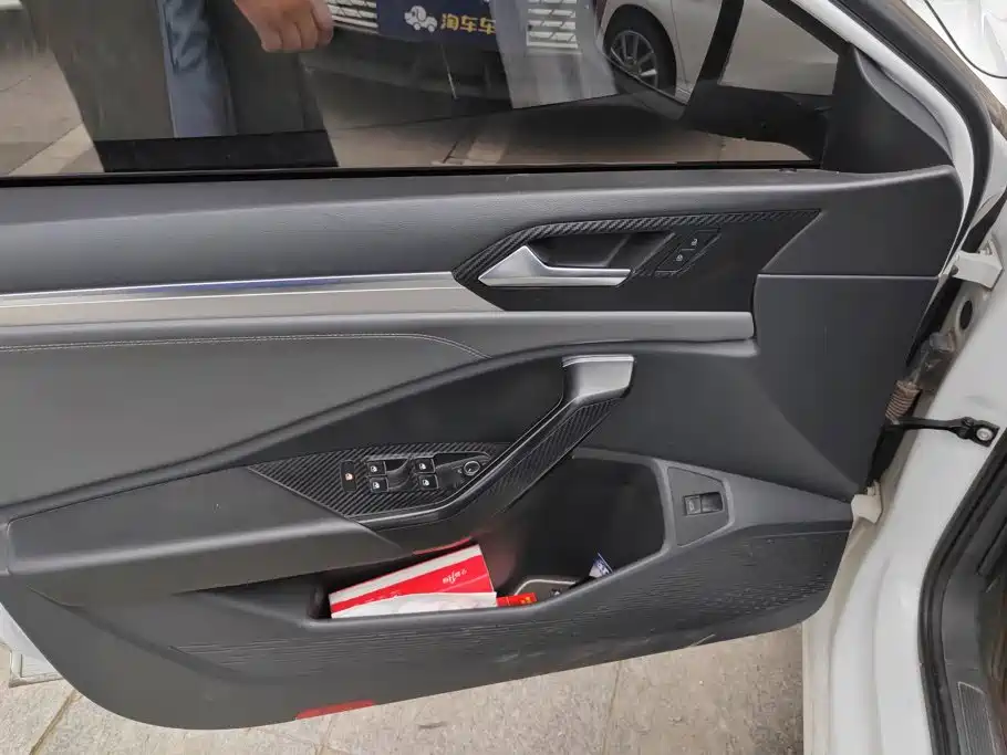 Volkswagen Sagitar — миниатюра 7