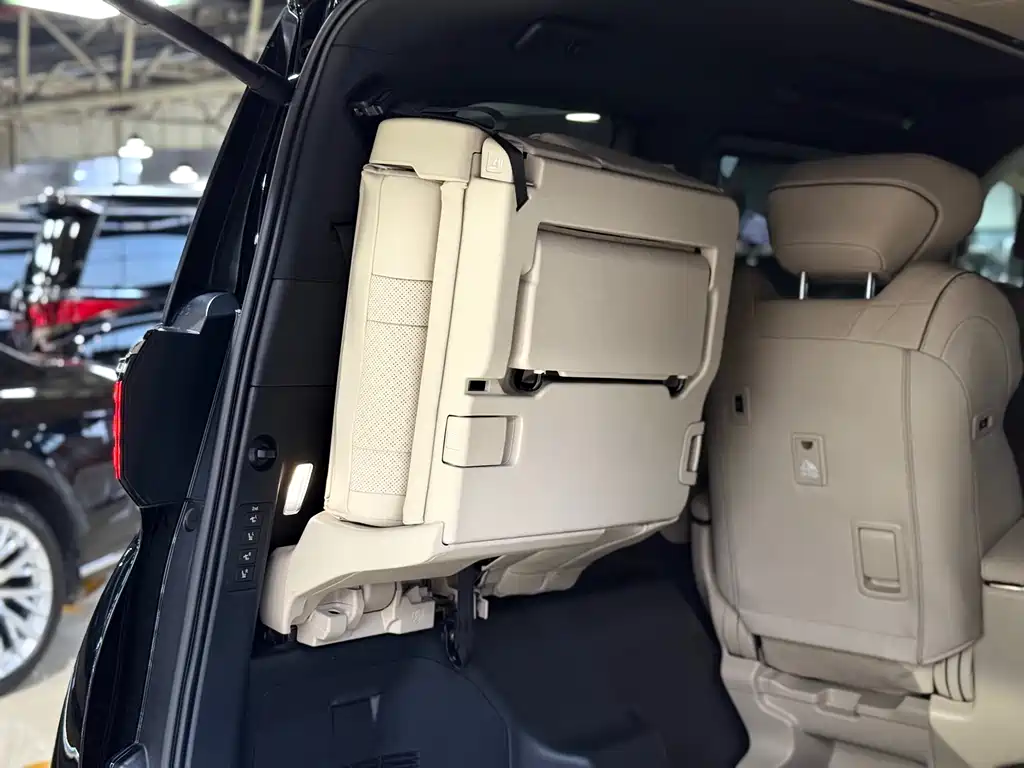 Toyota Alphard — миниатюра 24
