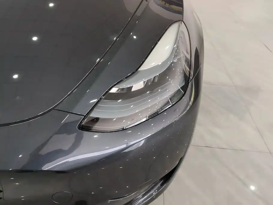 Tesla Model Y — миниатюра 5