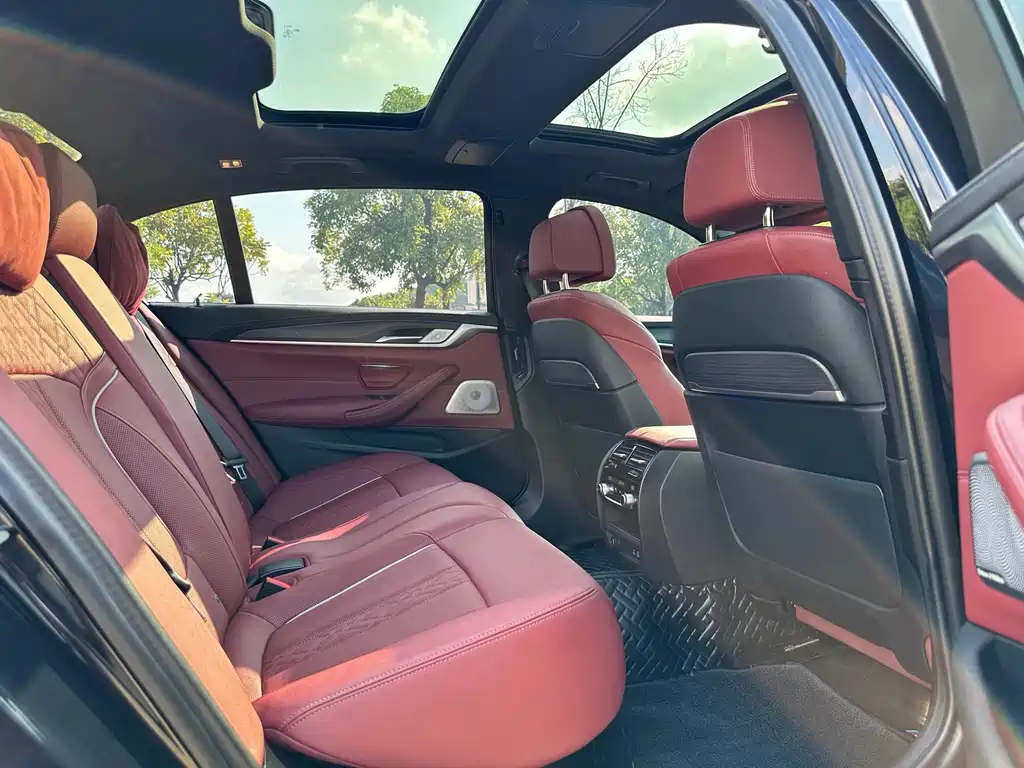 BMW 5 Series — миниатюра 11