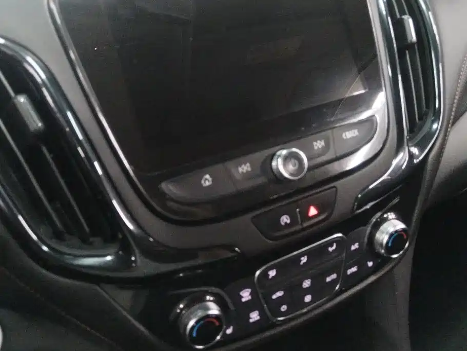 Chevrolet Equinox — миниатюра 13