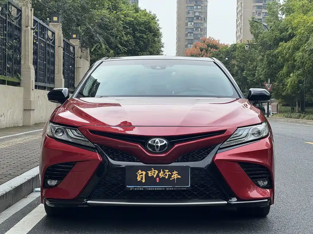 Toyota Camry — миниатюра 2