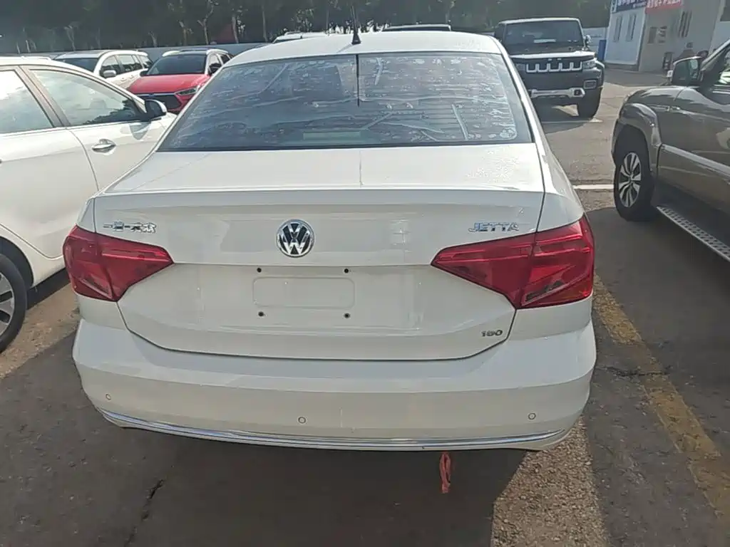 Volkswagen Jetta — миниатюра 6