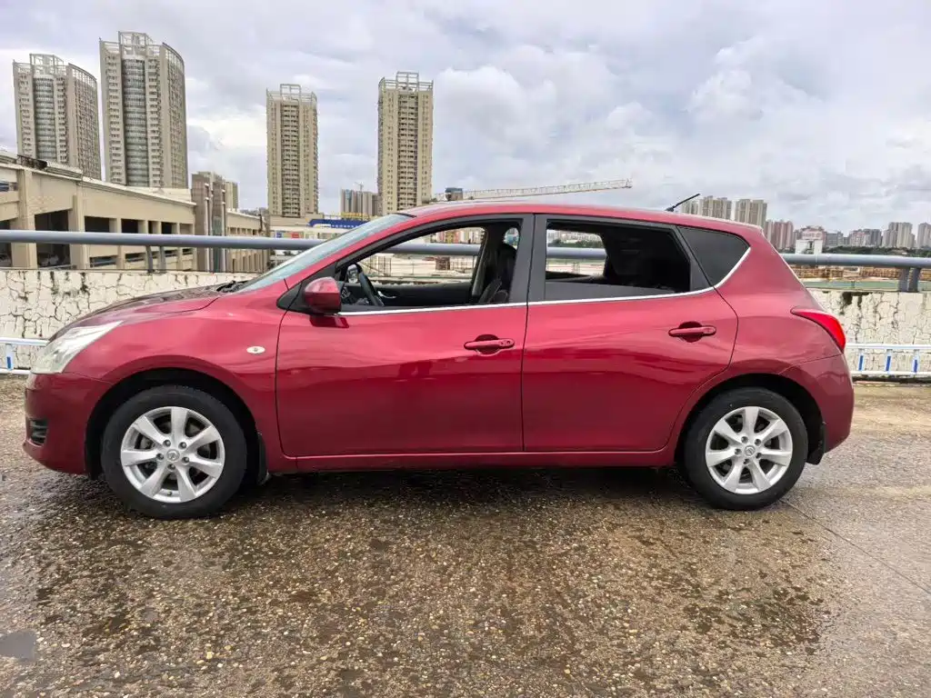 Nissan Tiida — миниатюра 3