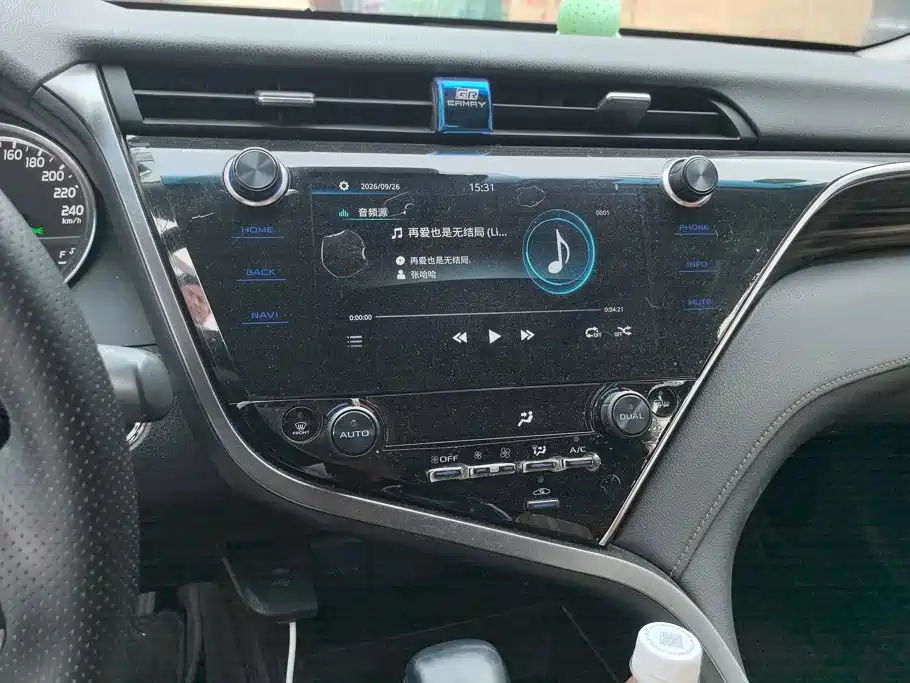 Toyota Camry — миниатюра 13