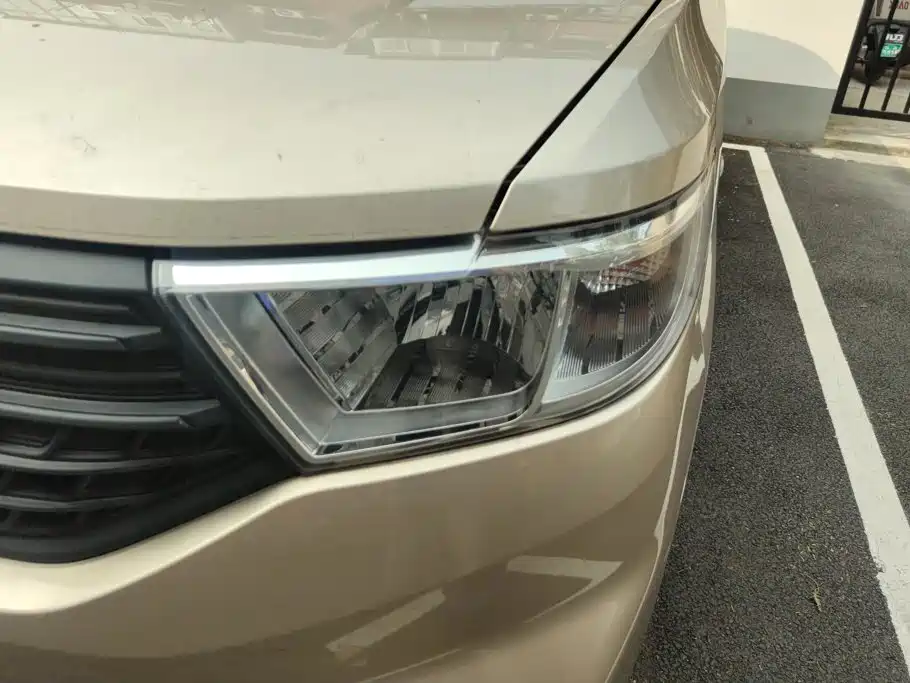 Wuling Hongguang V — миниатюра 5