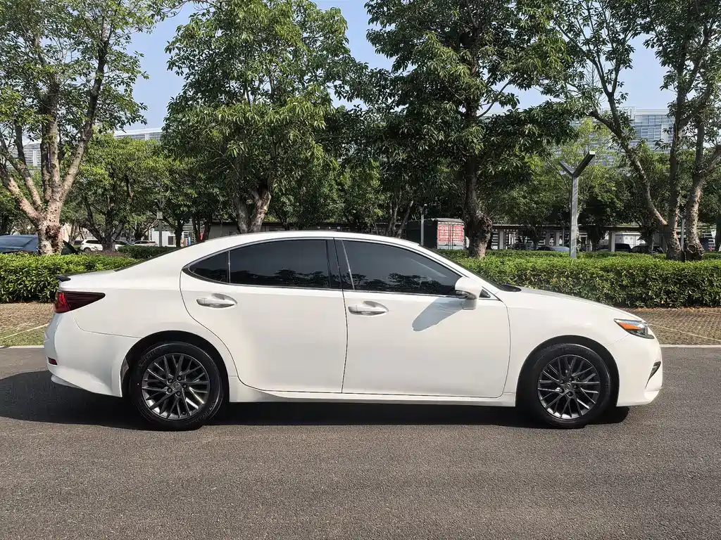 Lexus ES — миниатюра 8