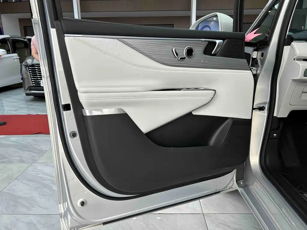 Buick GL8 Hybrid — миниатюра 34