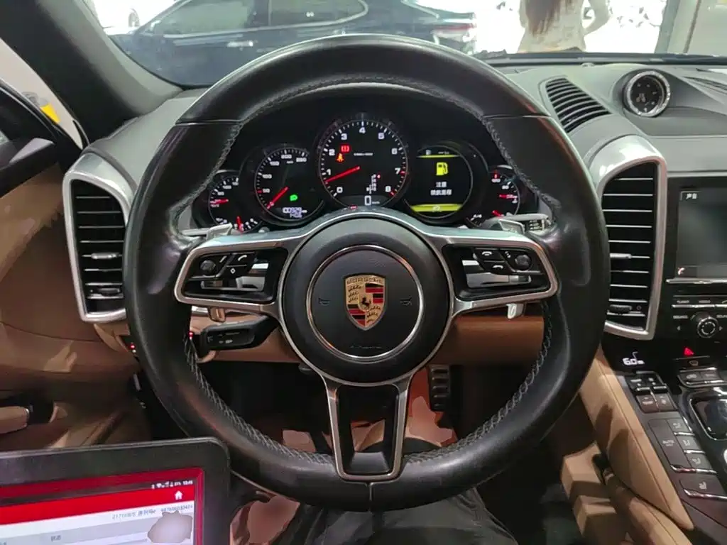 Porsche Cayenne — миниатюра 11