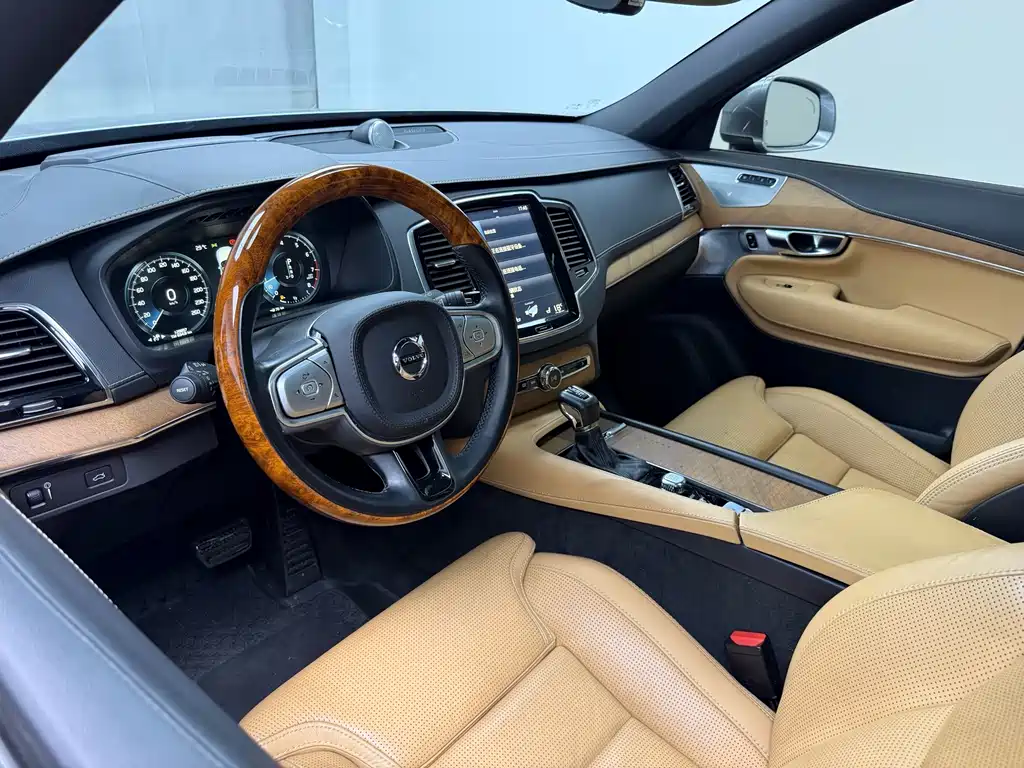 Volvo XC90 — миниатюра 4
