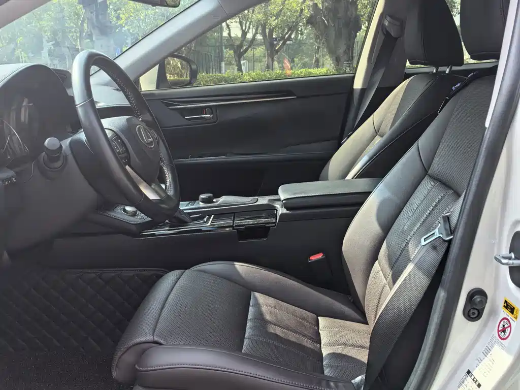 Lexus ES — миниатюра 10