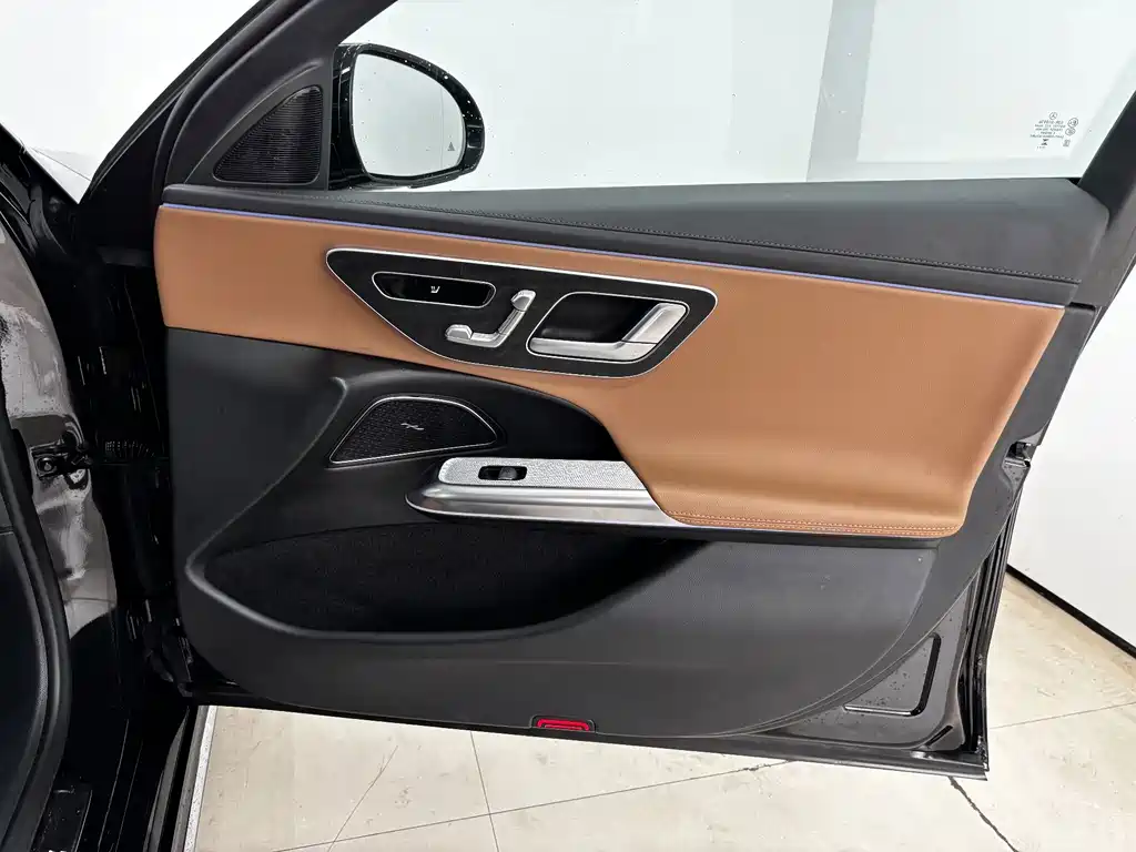 Mercedes-Benz E-Class — миниатюра 23