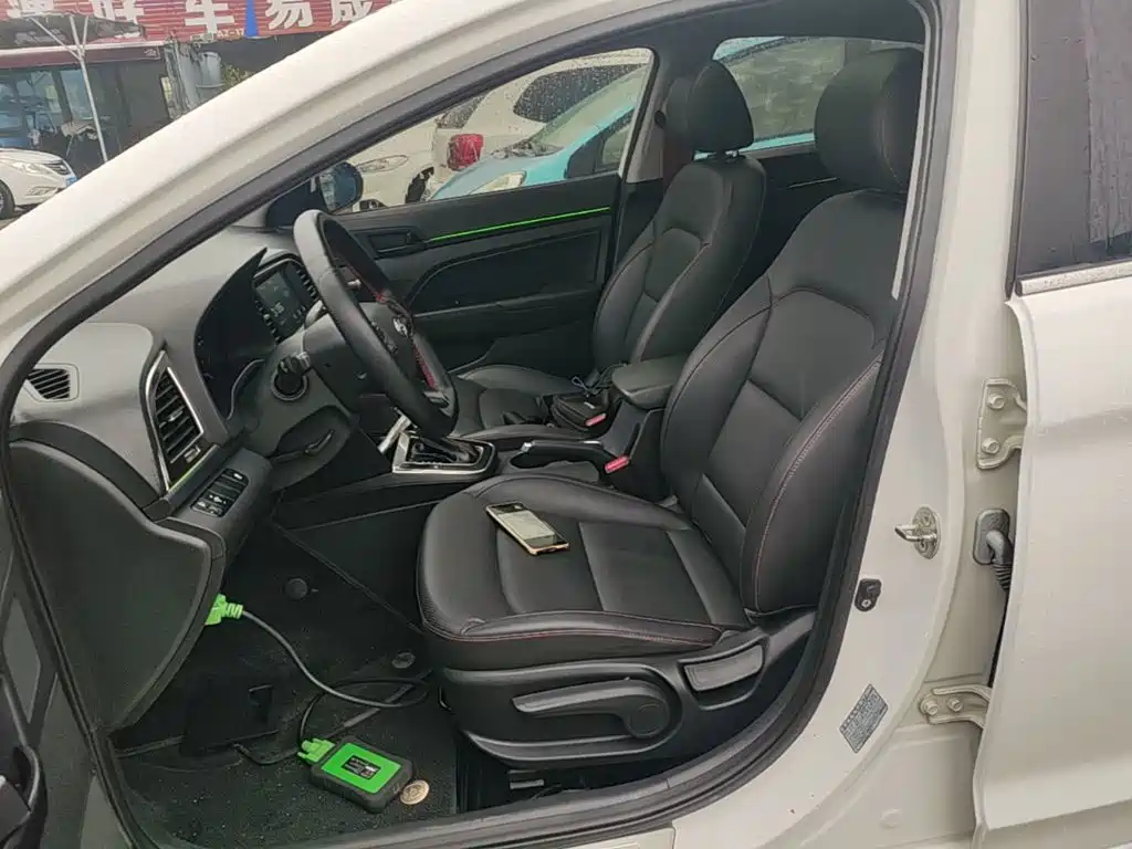 Hyundai Elantra — миниатюра 15
